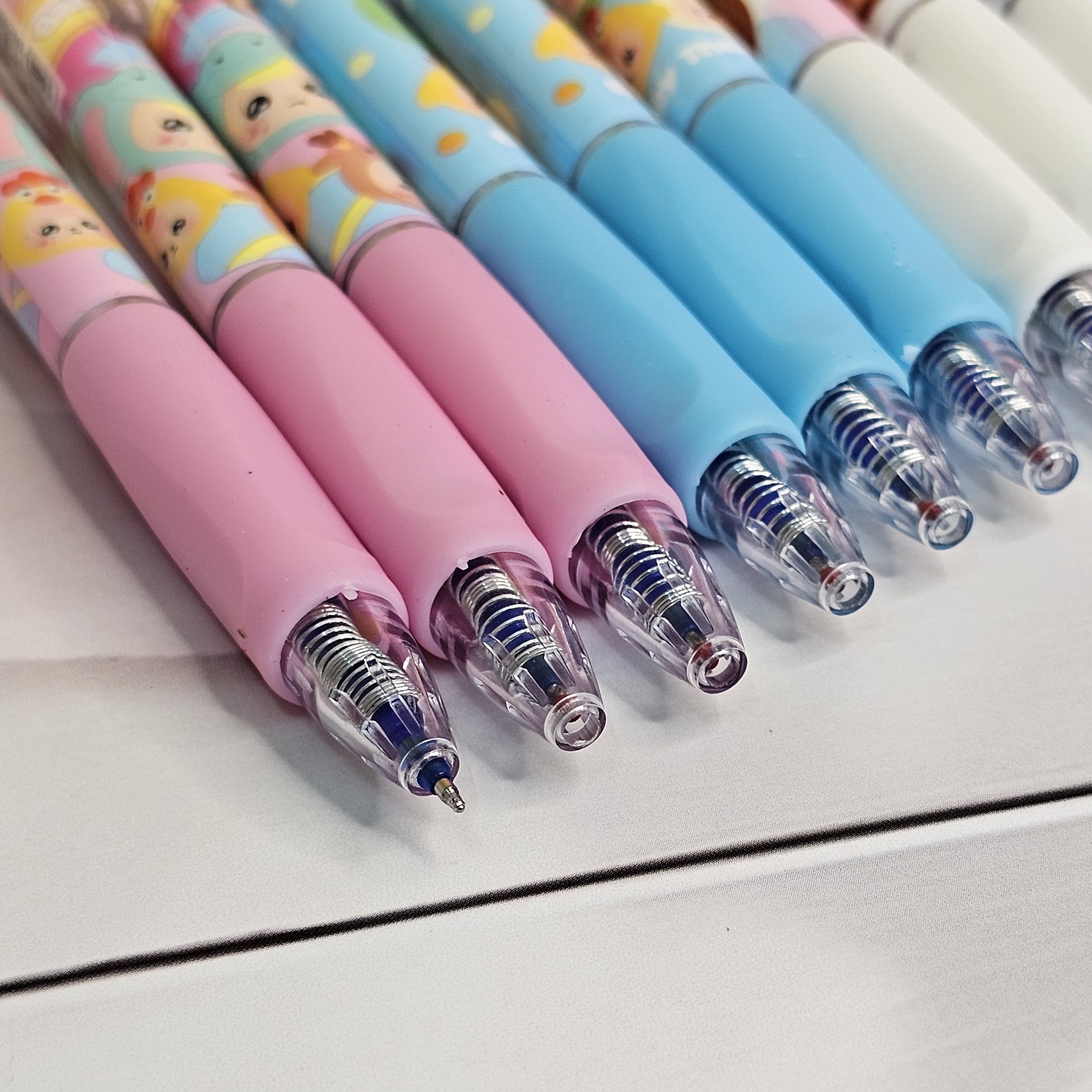 This set offers smooth ink flow and easy correction with the built-in magic eraser. www.usmile.toys